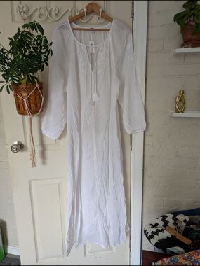 NWT Old Navy White Swim CoverUp Embroidered Long sleeve w/Front Tassel Tie L